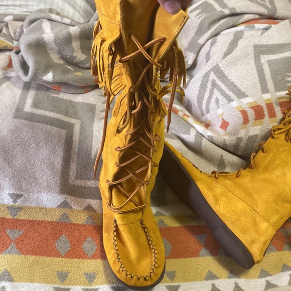 GORGEOUS new tall moccasins - Picture 6 of 9